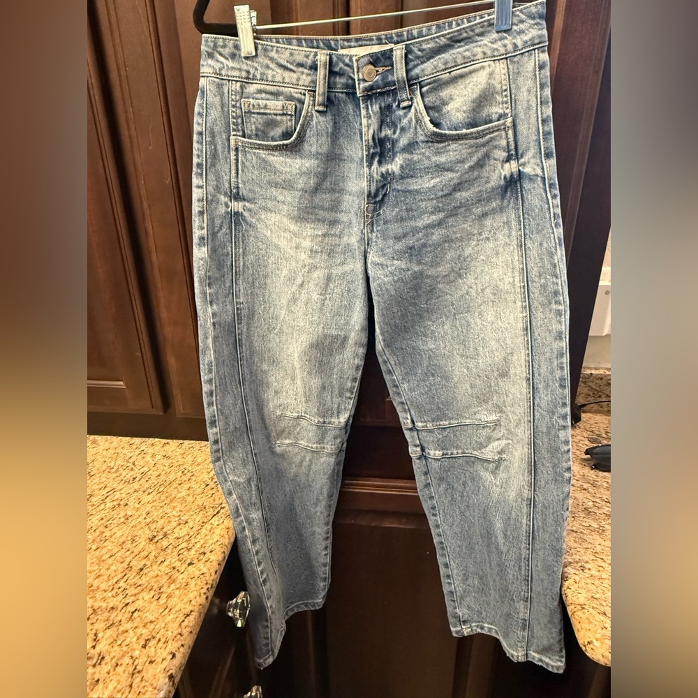 Light Wash Wide Leg Women’s Jeans - Picture 5 of 11